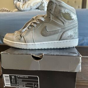 Nike Air Jordan 1 Retro Silver Anniversary